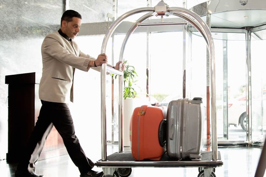 Vị Trí Nhân Viên Hành Lý Trong Khách Sạn (Bellman)