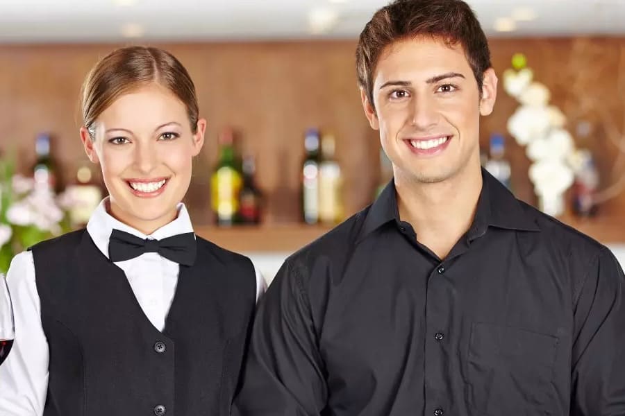 Vị Trí Nhân Viên Phục Vụ Tại Khách Sạn (Waiter/Waitress)