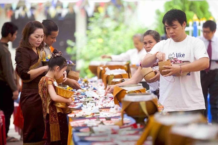 tham gia lễ hội ở Luang Prabang Lào