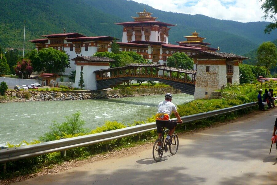 Giao Thông Bhutan Ở Vùng Nông Thôn Và Ban Đêm