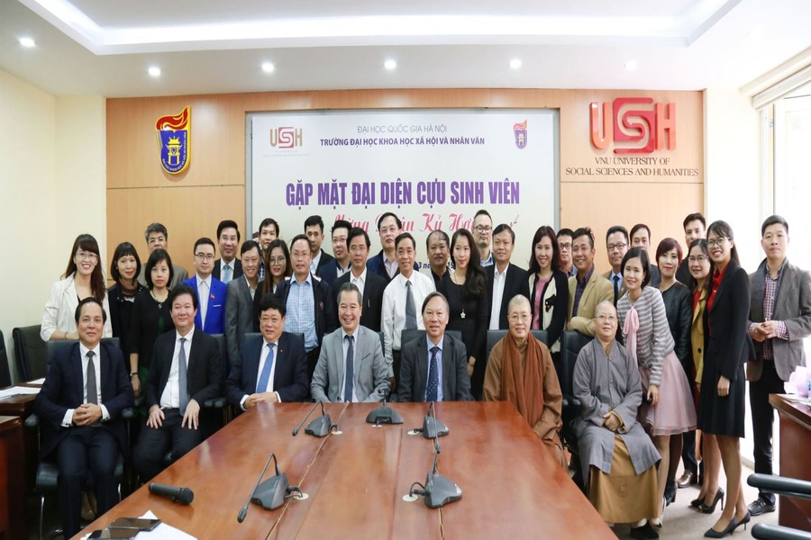 tập thể Trường Đại Học Khoa Học Xã Hội Và Nhân Văn