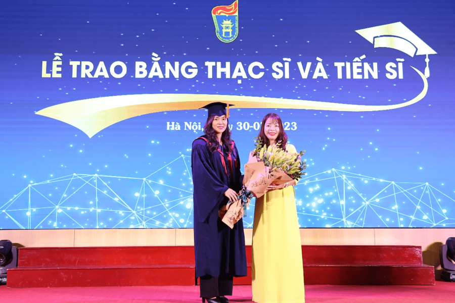 tốt nghiệp Trường Đại Học Khoa Học Xã Hội Và Nhân Văn