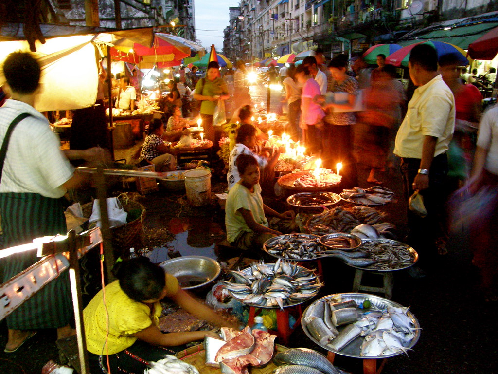 Những Chợ Đêm Nổi Tiếng Tại Myanmar: Kinh Nghiệm Mua Sắm và Khám Phá Văn Hóa