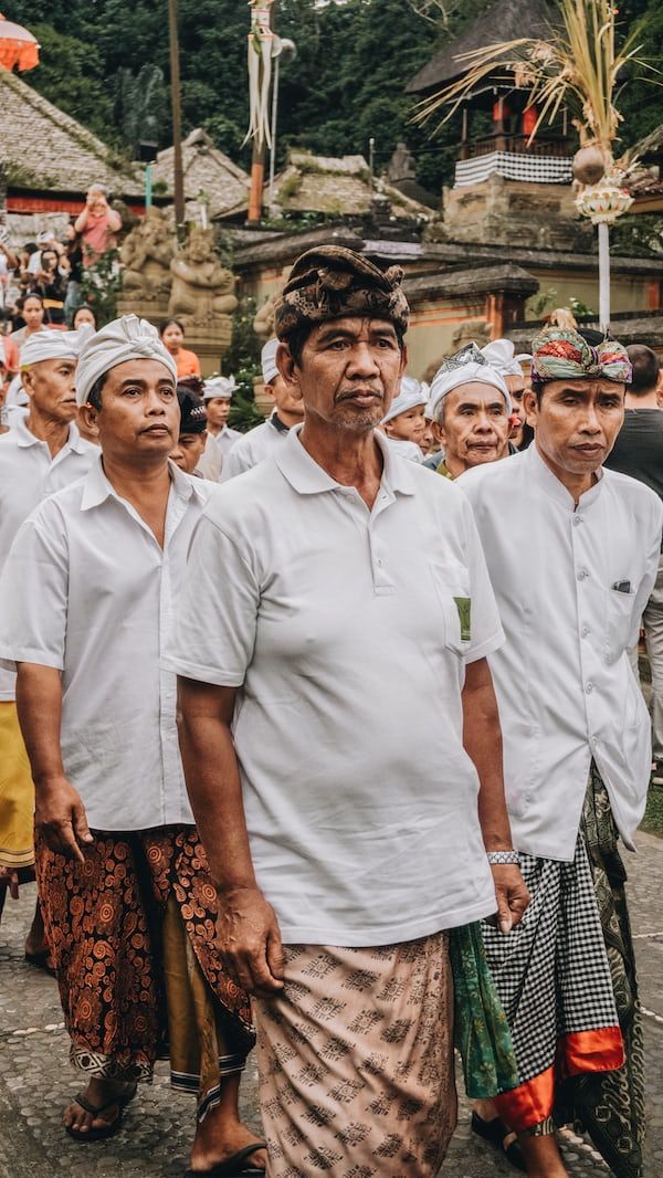 Khám Phá Các Trang Phục Truyền Thống Indonesia: Sự Kết Hợp Giữa Nghệ Thuật Và Văn Hóa 